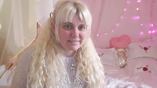 SunnySylvia online show from March 18, 2026, 6:42 pm