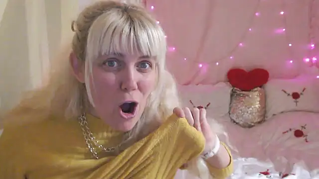 SunnySylvia online show from March 25, 2026, 4:39 pm