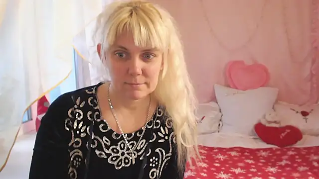 SunnySylvia online show from December 18, 2025, 6:40 am