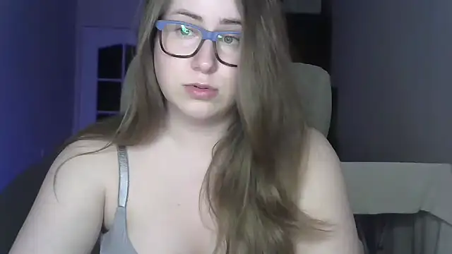 Snapshot of SeasonalSomeone chatting on June 25, 2026, 10:48 pm SeasonalSomeone online show from June 25, 2026, 10:48 pm