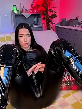 Snapshot of Trixie-Tainted chatting on December 18, 2025, 2:43 pm Trixie-Tainted online show from December 18, 2025, 2:43 pm