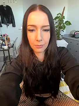Snapshot of Trixie-Tainted chatting on October 19, 2025, 12:41 pm Trixie-Tainted online show from October 19, 2025, 12:41 pm