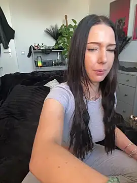 Trixie-Tainted online show from April 15, 2026, 2:21 pm