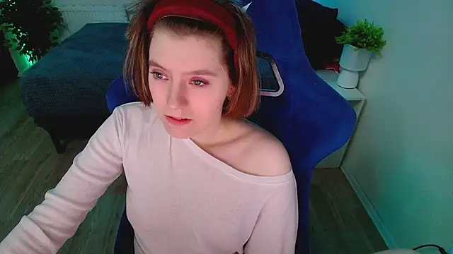 Snapshot of CranberryHot chatting on December 15, 2025, 2:17 am CranberryHot online show from December 15, 2025, 2:17 am