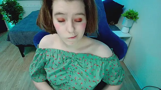 Snapshot of CranberryHot chatting on December 19, 2025, 3:10 am CranberryHot online show from December 19, 2025, 3:10 am