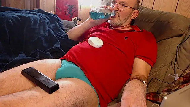 Snapshot of snickers1 chatting on December 14, 2025, 2:55 pm snickers1 online show from December 14, 2025, 2:55 pm