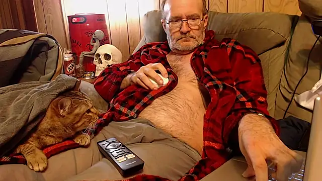 Snapshot of snickers1 chatting on November 12, 2025, 5:11 am snickers1 online show from November 12, 2025, 5:11 am