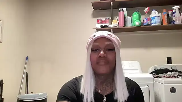 Snapshot of Creamesensation chatting on October 28, 2025, 5:01 pm Creamesensation online show from October 28, 2025, 5:01 pm