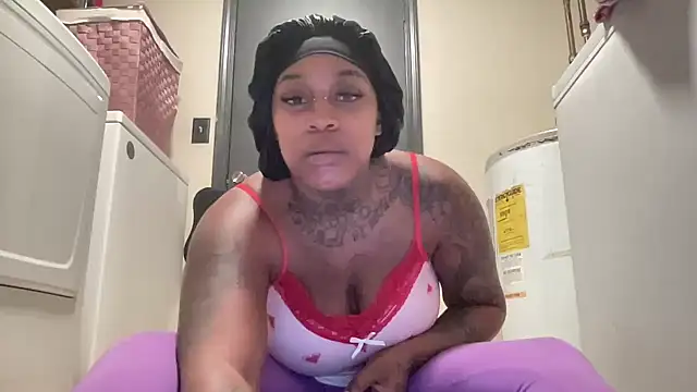 Snapshot of Creamesensation chatting on October 27, 2025, 12:28 pm Creamesensation online show from October 27, 2025, 12:28 pm