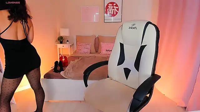 Snapshot of HelenaRegal chatting on September 14, 2025, 1:55 pm HelenaRegal online show from September 14, 2025, 1:55 pm