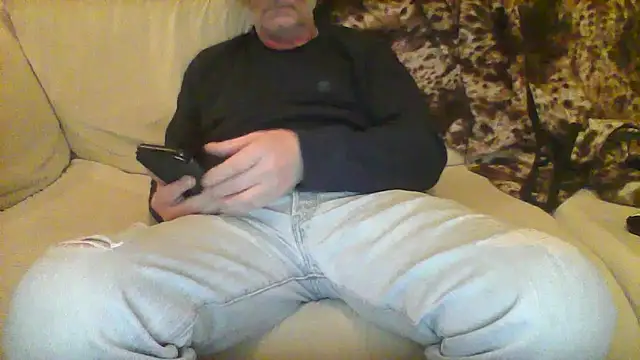 Snapshot of CastTaurus chatting on December 2, 2025, 8:05 am CastTaurus online show from December 2, 2025, 8:05 am