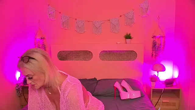 SarahDanielBabestation online show from July 27, 2026, 8:05 pm