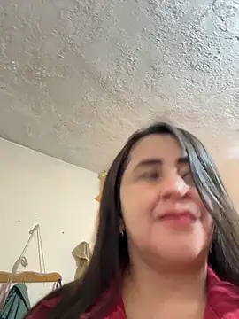 latinfemale online show from May 31, 2026, 8:31 pm