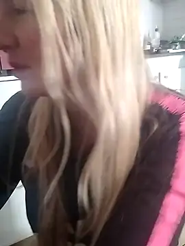 Mllesha74000 online show from November 26, 2025, 2:28 pm