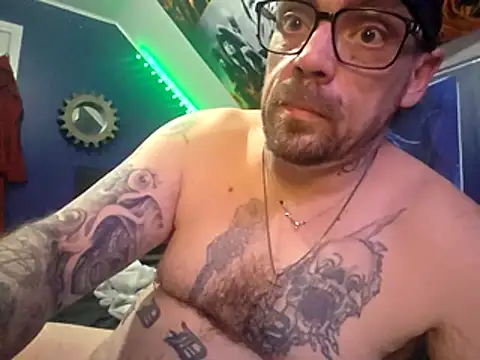 Snapshot of canadacockinme chatting on April 3, 2026, 11:33 pm canadacockinme online show from April 3, 2026, 11:33 pm