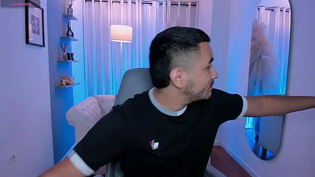 Snapshot of Nick_Moca chatting on November 20, 2025, 10:52 pm Nick Moca online show from November 20, 2025, 10:52 pm