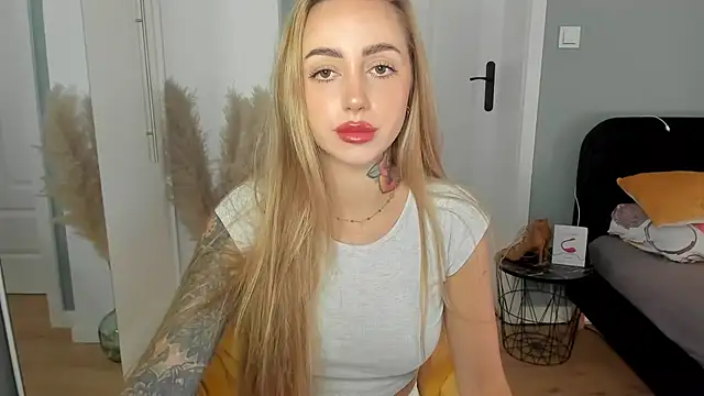 Snapshot of sexyCoralie chatting on June 25, 2026, 6:40 am sexyCoralie online show from June 25, 2026, 6:40 am