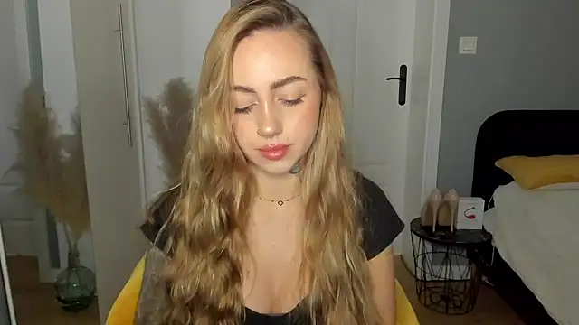 sexyCoralie online show from March 27, 2026, 8:01 am