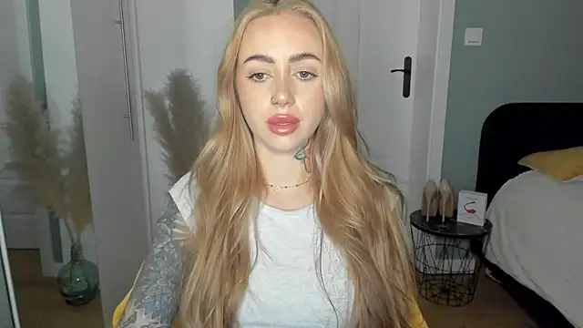 sexyCoralie online show from April 10, 2026, 6:53 am