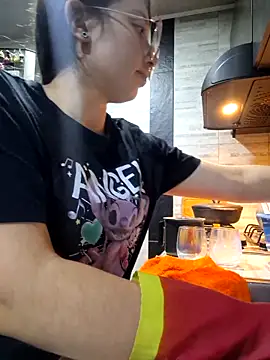 Snapshot of linda-schmidt chatting on December 16, 2025, 1:21 am linda-schmidt online show from December 16, 2025, 1:21 am