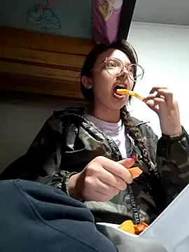 Snapshot of linda-schmidt chatting on November 12, 2025, 1:54 am linda-schmidt online show from November 12, 2025, 1:54 am