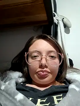 Snapshot of linda-schmidt chatting on November 30, 2025, 2:01 am linda-schmidt online show from November 30, 2025, 2:01 am