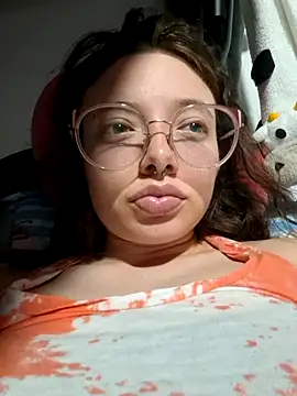 Snapshot of linda-schmidt chatting on November 18, 2025, 1:43 am linda-schmidt online show from November 18, 2025, 1:43 am