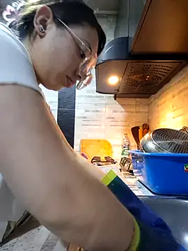 Snapshot of linda-schmidt chatting on October 25, 2025, 12:32 am linda-schmidt online show from October 25, 2025, 12:32 am