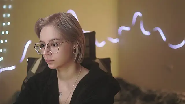 alyssa sweet online show from April 22, 2026, 4:52 am