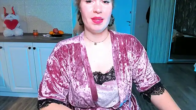 Snapshot of HotTiffani chatting on November 19, 2025, 5:18 am HotTiffani online show from November 19, 2025, 5:18 am