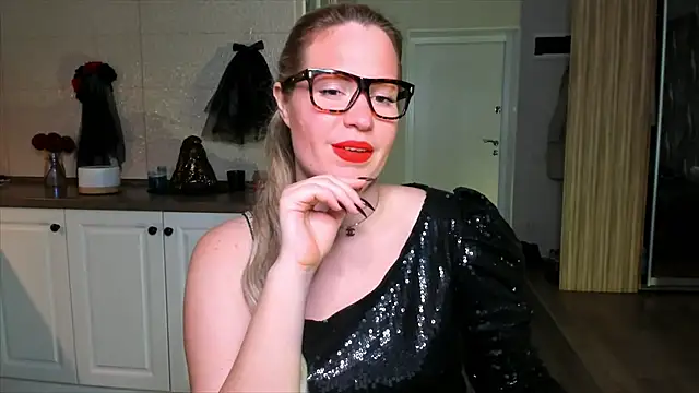 Snapshot of HotTiffani chatting on October 26, 2025, 12:27 pm HotTiffani online show from October 26, 2025, 12:27 pm