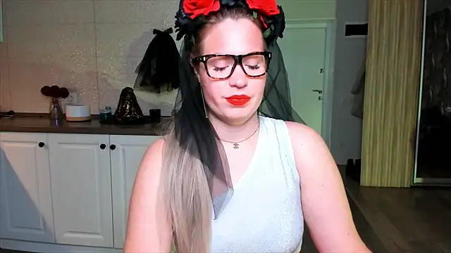 Snapshot of HotTiffani chatting on October 27, 2025, 10:49 am HotTiffani online show from October 27, 2025, 10:49 am