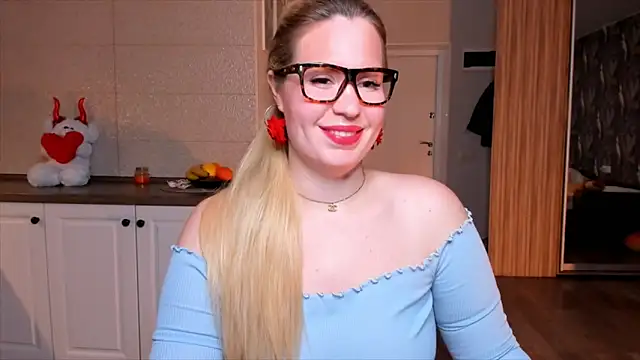 Snapshot of HotTiffani chatting on November 23, 2025, 6:34 am HotTiffani online show from November 23, 2025, 6:34 am