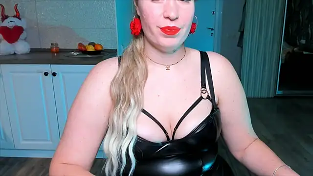 Snapshot of HotTiffani chatting on November 29, 2025, 3:56 pm HotTiffani online show from November 29, 2025, 3:56 pm