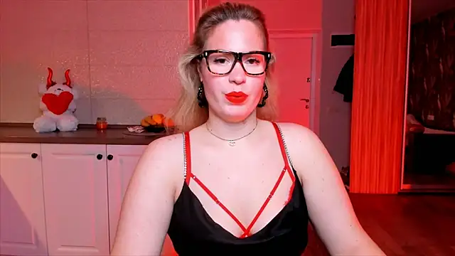 Snapshot of HotTiffani chatting on November 24, 2025, 7:08 am HotTiffani online show from November 24, 2025, 7:08 am