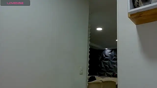 jerryandjessica online show from April 17, 2026, 11:18 pm