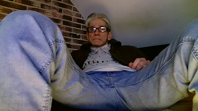 Snapshot of InMeinenMund chatting on March 9, 2025, 3:32 am InMeinenMund online show from March 9, 2025, 3:32 am