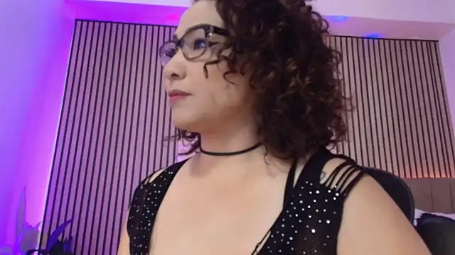 JuliRamirez online show from May 22, 2026, 12:47 pm