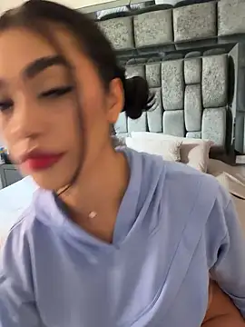 Snapshot of emma_andrew1 chatting on January 15, 2026, 4:32 pm emma andrew1 online show from January 15, 2026, 4:32 pm