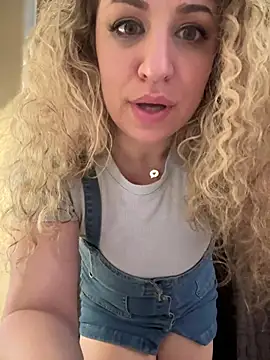 Snapshot of miamellycious chatting on March 21, 2025, 1:56 am miamellycious online show from March 21, 2025, 1:56 am