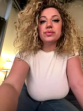 Snapshot of miamellycious chatting on November 15, 2025, 8:24 pm miamellycious online show from November 15, 2025, 8:24 pm