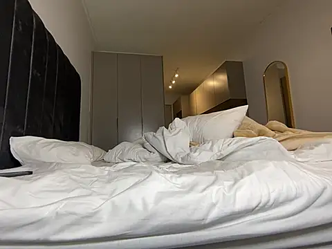 MissLola27 online show from March 17, 2026, 7:44 am