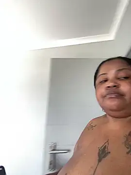 Snapshot of MissLola27 chatting on November 2, 2025, 6:29 am MissLola27 online show from November 2, 2025, 6:29 am