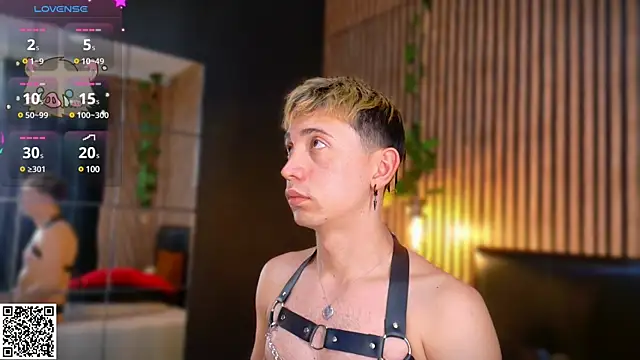 Snapshot of Chris_Bennett chatting on March 21, 2025, 3:46 pm Chris Bennett online show from March 21, 2025, 3:46 pm