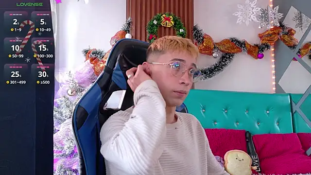 Snapshot of Chris_Bennett chatting on December 1, 2025, 1:45 pm Chris Bennett online show from December 1, 2025, 1:45 pm