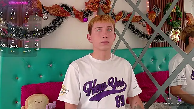 Snapshot of Chris_Bennett chatting on November 21, 2025, 1:32 pm Chris Bennett online show from November 21, 2025, 1:32 pm