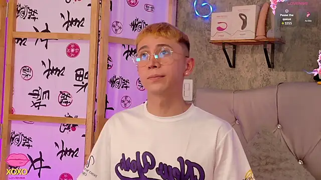 Snapshot of Chris_Bennett chatting on November 29, 2025, 1:28 am Chris Bennett online show from November 29, 2025, 1:28 am