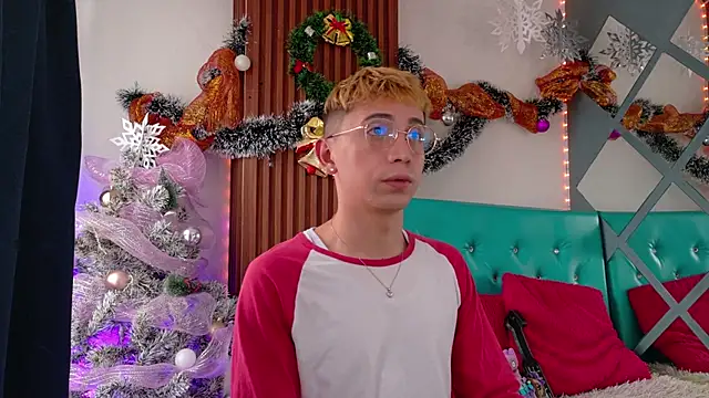 Snapshot of Chris_Bennett chatting on December 4, 2025, 1:21 pm Chris Bennett online show from December 4, 2025, 1:21 pm