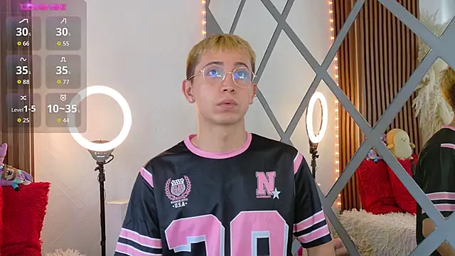 Snapshot of Chris_Bennett chatting on November 8, 2025, 12:42 pm Chris Bennett online show from November 8, 2025, 12:42 pm