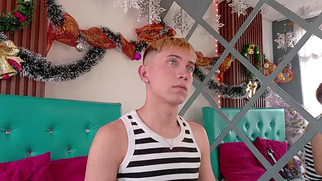 Snapshot of Chris_Bennett chatting on November 27, 2025, 1:44 pm Chris Bennett online show from November 27, 2025, 1:44 pm